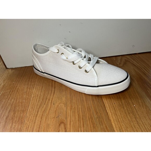 JustFab Shoes Womens Size 11 White All Chill Canvas Low Top Lace Up Sneakers - Picture 1 of 9
